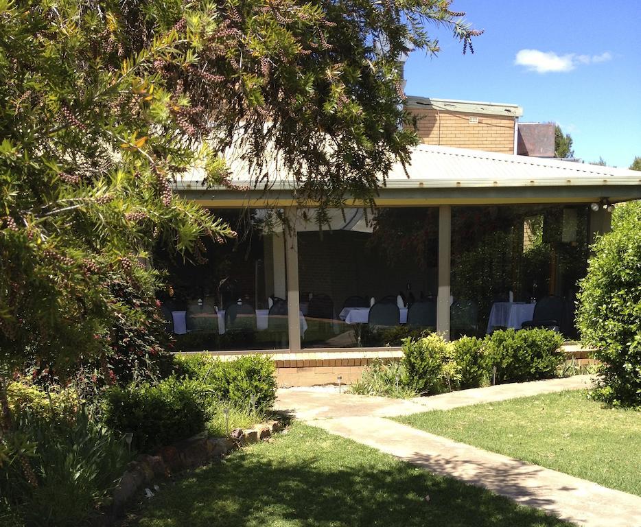 Town & Country Motor Inn Forbes Exterior photo